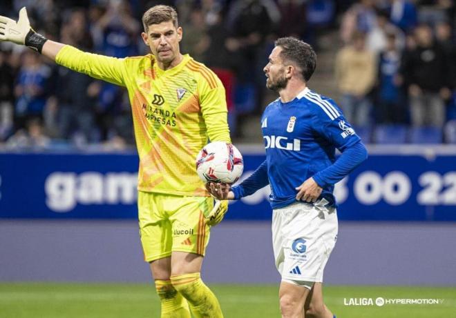 Sebas Moyano en un partido con el Real Oviedo (Foto: LALIGA).