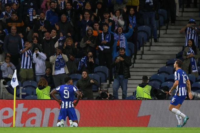 Samu Omorodion celebra su gol en el Oporto-Hoffenheim (Foto: Cordon Press).