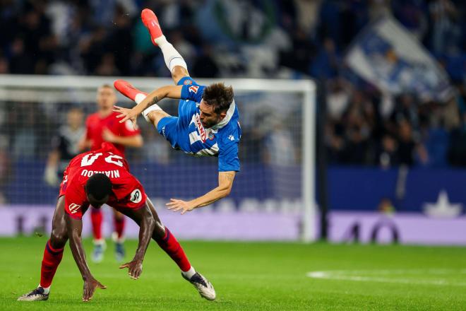 Nianzou, contra el Espanyol, en su último partido con el Sevilla hasta ahora (Foto: Cordonpress).