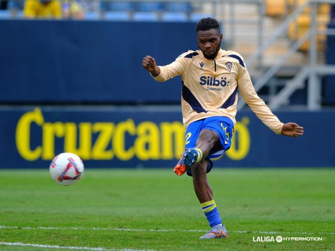 Kouamé, en un calentamiento del equipo cadista (Foto: LALIGA).