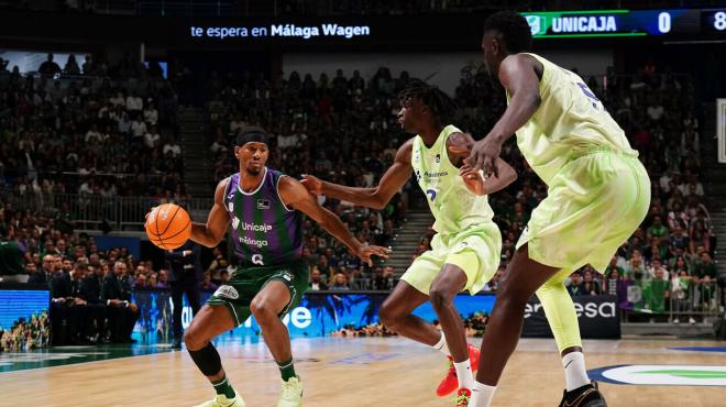 Kameron Taylor penetra a canasta contra el Barça (Foto: ACB/Mariano Pozo)