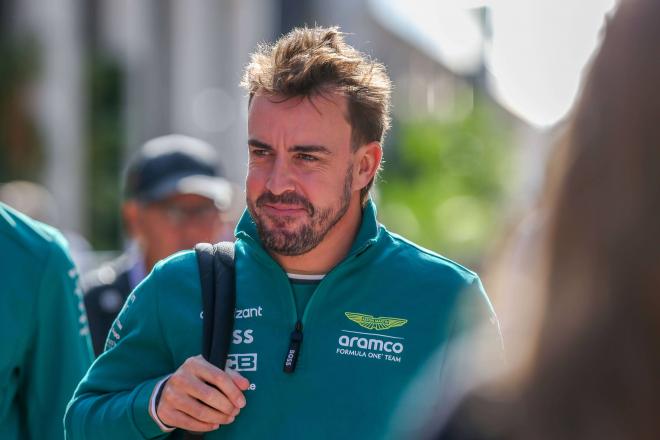 Fernando Alonso, antes de un Gran Premio de Fórmula Uno (Foto: Cordon Press).