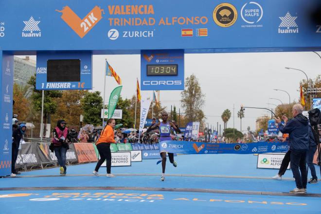 Agnes Ngetich en el Medio Maratón Valencia 2024