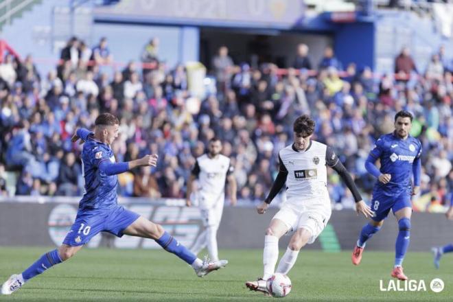 Javi Guerra, en el Getafe CF - Valencia CF (Foto: LALIGA).