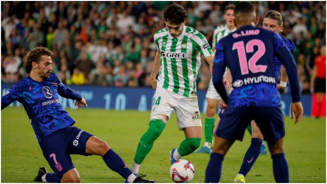 Griezmann y Lino frente al Betis (Cordon Press)