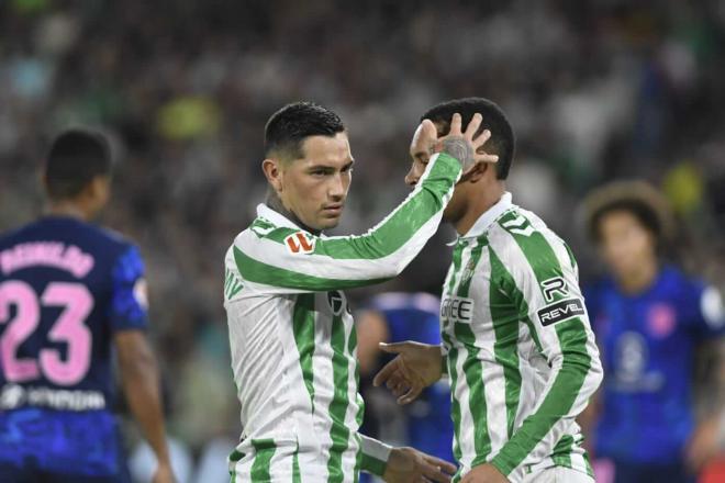 Chimy Ávila y Vitor Roque, ante el Atlético de Madrid (Foto: Kiko Hurtado)