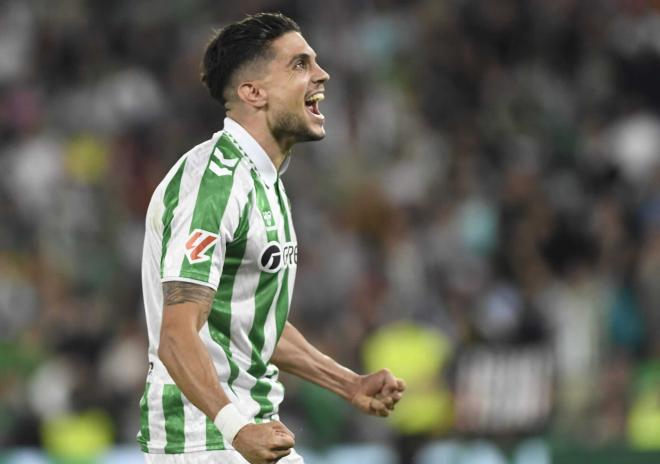 Marc Bartra celebra el triunfo ante el Atlético (Foto: Kiko Hurtado)