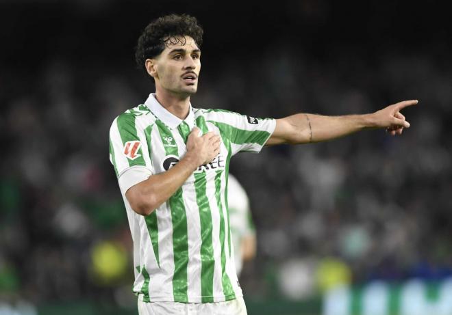 Jhonny Cardoso celebra el triunfo ante el Atlético (Foto: Kiko Hurtado)