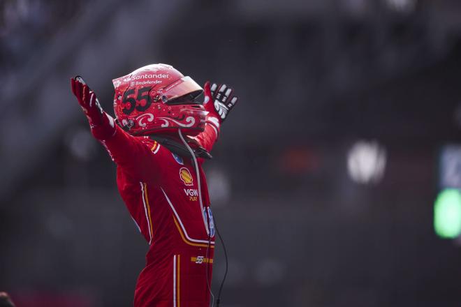 Carlos Sainz celebrando la victoria en el GP de México (Foto: Cordon Press).