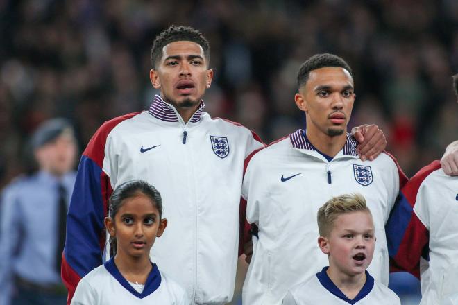 Bellingham y Alexander-Arnold, en un partido de Inglaterra (Cordon Press)