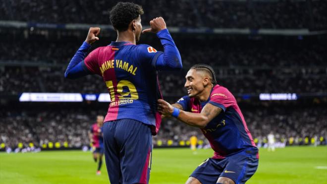 Lamine Yamal y Raphinha celebrando un gol en el Bernabéu (Foto: Europa Press)