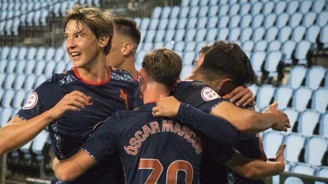 Fer López junto a sus compañeros celebra un gol (Foto: RC Celta).