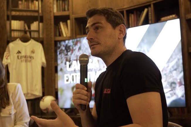 Iker Casillas estuvo invitado en ESPN para comentar el Clásico en Nueva York (foto: tw Iker Casill