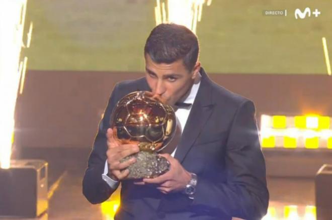 Rodri, tras recibir el Balón de Oro.