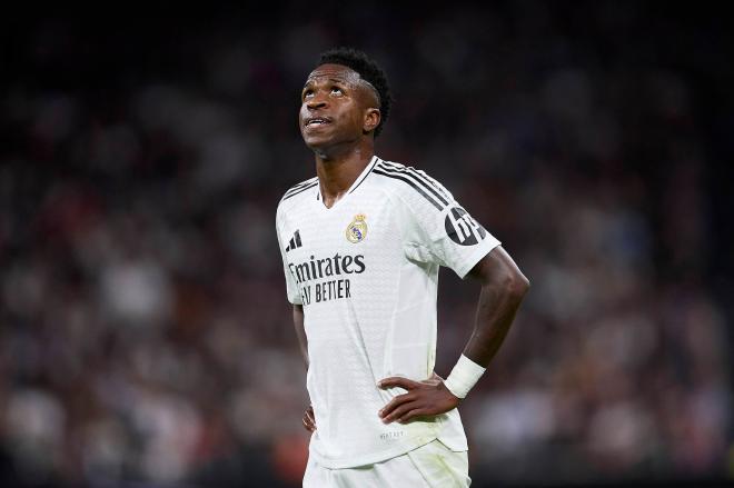 Vinicius se lamenta de una ocasión con el Real Madrid (Foto: Cordon Press).