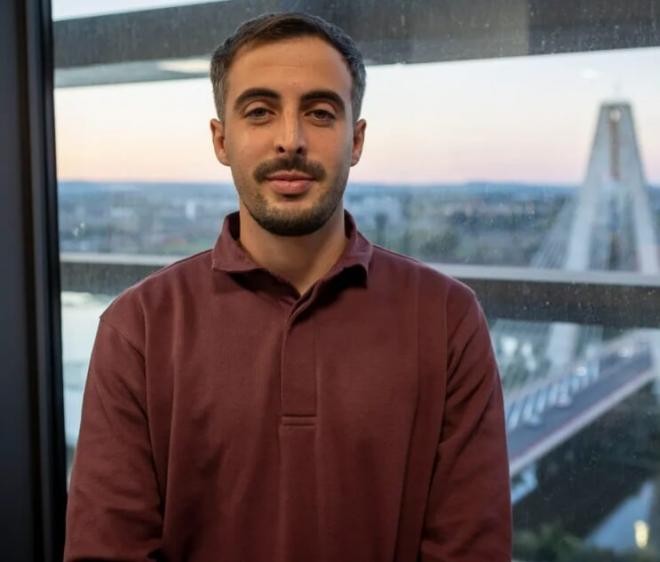 Adrián González, gestor de seguros y veterano jugador del CD Gévora (foto: EFE).