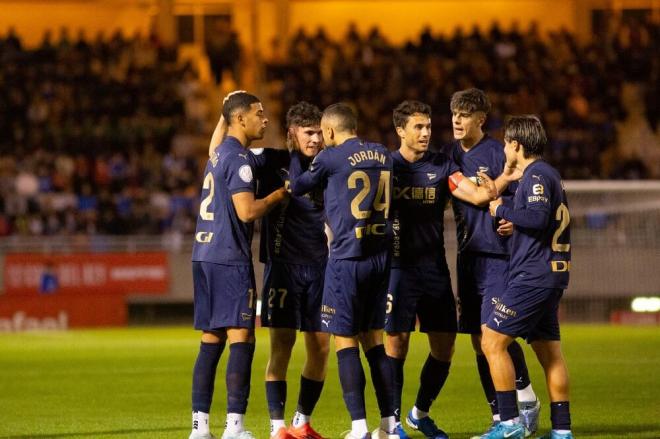 Los jugadores del Alavés celebran el primer gol al Compostela (Foto: Deportivo Alavés).