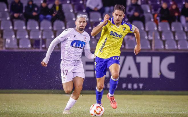 Rubén Sobrino, en una acción individual (Foto: Real Jaén).