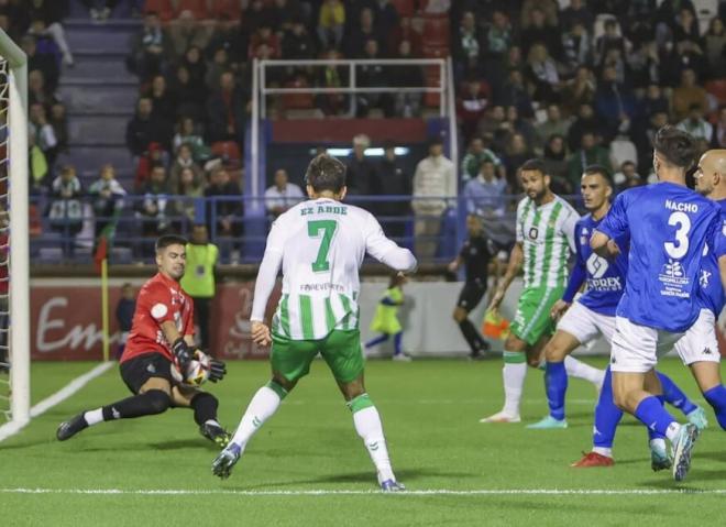 El Betis, ante el Hernán Cortés (foto: EFE).