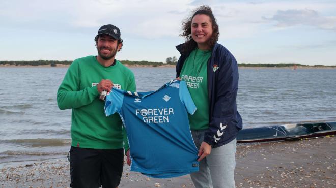 Álvaro Trigo con la camiseta de Forever Green (foto: RBB).