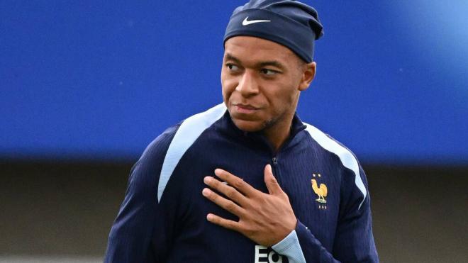 Mbappé en un entrenamiento con la selección francesa (Cordon Press)