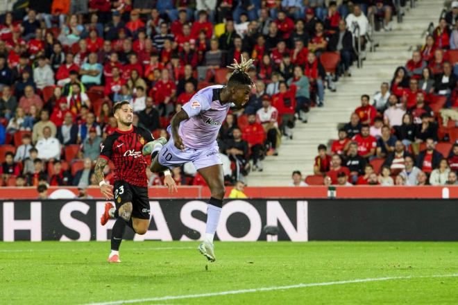 Cabezazo de Nico Williams, en Son Moix, ante el Mallorca (Foto: Athletic Club).