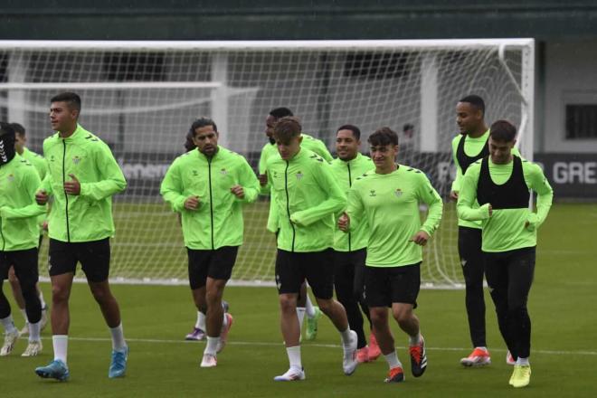 Imagen del entrenamiento del Betis (Foto: Kiko Hurtado).