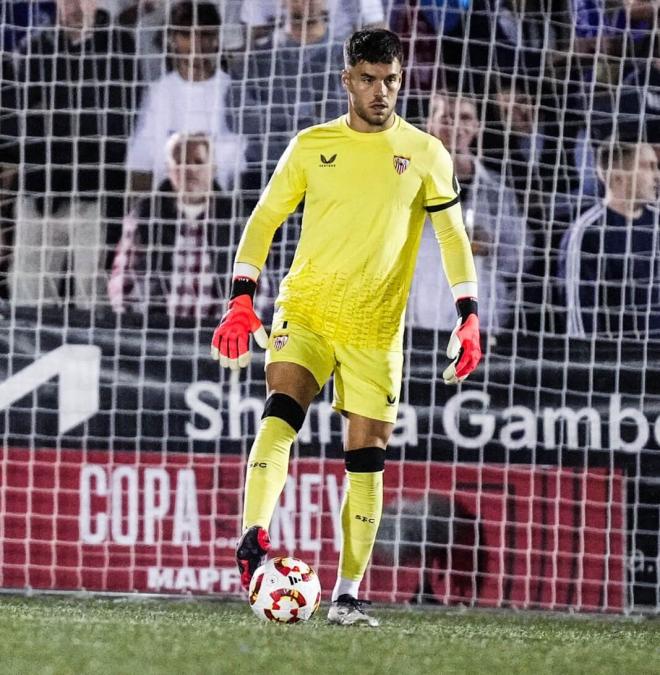 Álvaro Fernández, jugador del Sevilla, ante Las Rozas (Foto: SFC).