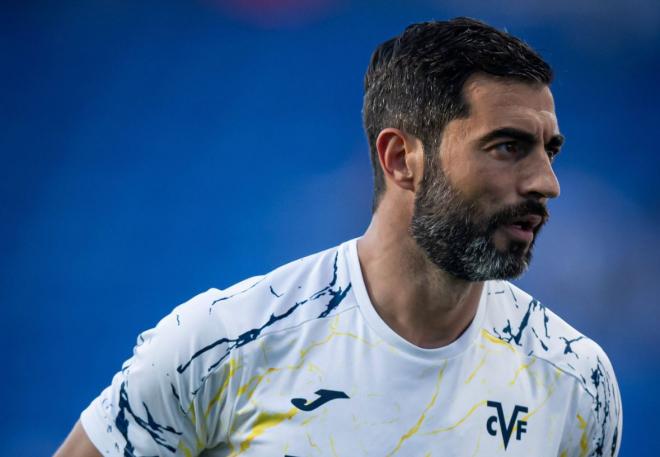 Raúl Albiol, durante un calentamiento del Villarreal (Foto: Cordon Press).