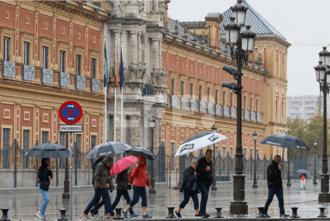 Lluvias en Sevilla (Foto: EFE).