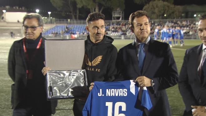 El homenaje a Jesús Navas en la previa del encuentro.