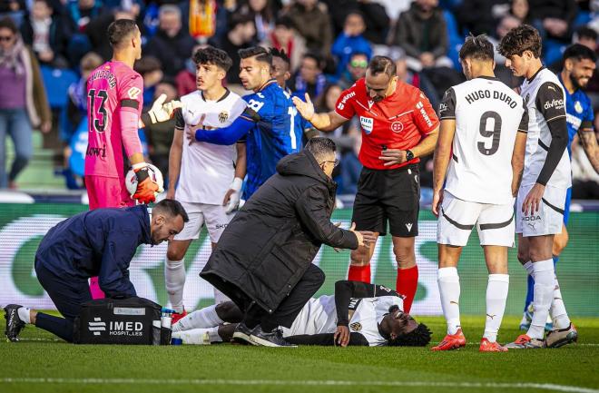 Lesión de Thierry Rendall ante el Getafe (Foto: Valencia CF).