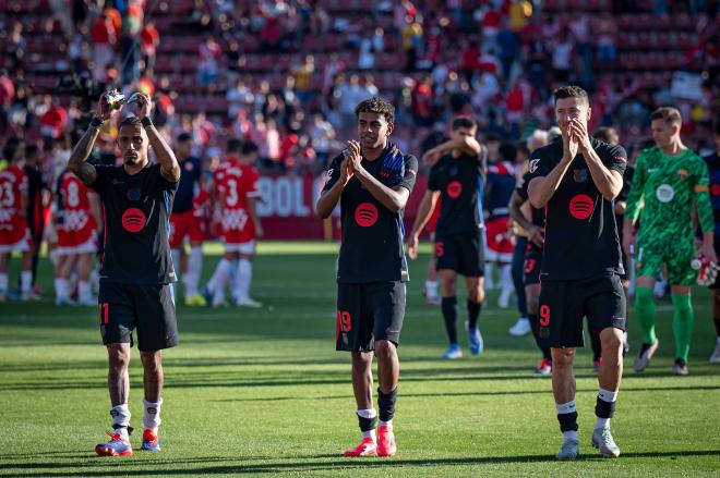 Raphinha, Lamine Yamal y Robert Lewandowski, tras el partido en Girona (Foto: Cordon Press)