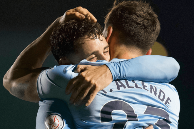 Pablo Durán abraza a Tadeo Allende tras su gol (Foto: RC Celta).