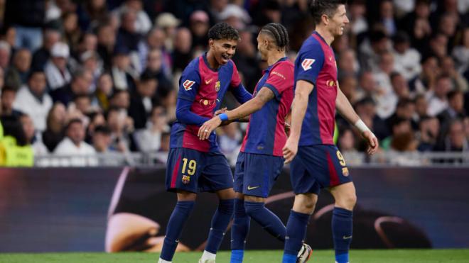 Raphinha, Lamine Yamal y Robert Lewandowski en El Clásico (Foto: Cordon Press)