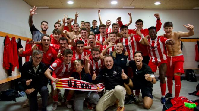 Los jugadores del Vic celebra la victoria (Foto: Vic)