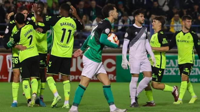 El Betis celebra el primer gol de Altimira (Foto: EFE).