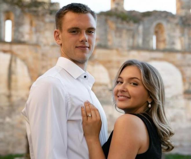 La novia de Hein posa con el anillo de boda (Foto: Instagram).