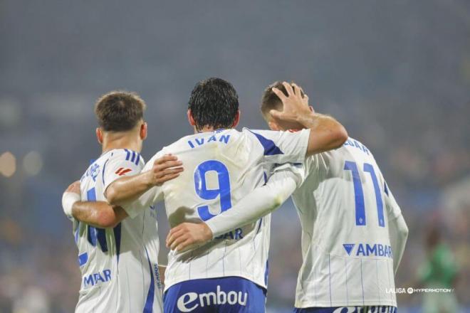 Los jugadores del Real Zaragoza celebran un gol esta temporada (Foto: LaLiga).