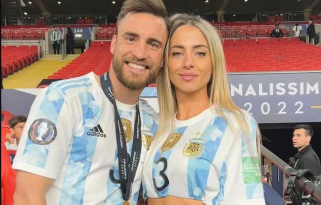 Nico Tagliafico y Caro Calvagni, tras un triunfo de Argentina.