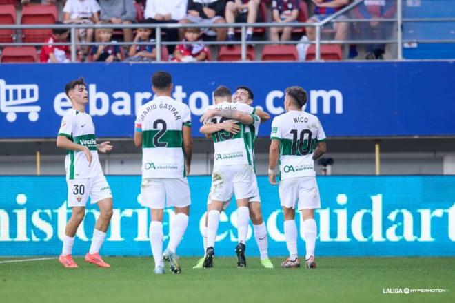 Celebración del Elche tras un gol en Eibar (Foto: LALIGA).