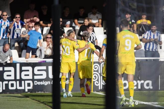 Los jugadores del Dépor celebran el gol de Yeremay (Foto: LALIGA).