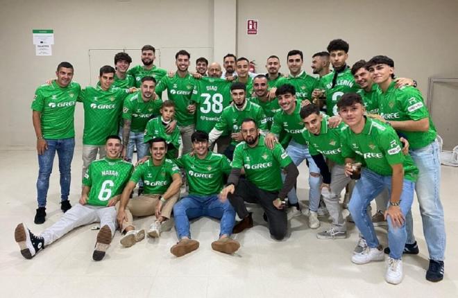 La fiesta de de los jugadores del Gévora tras medirse al Betis.