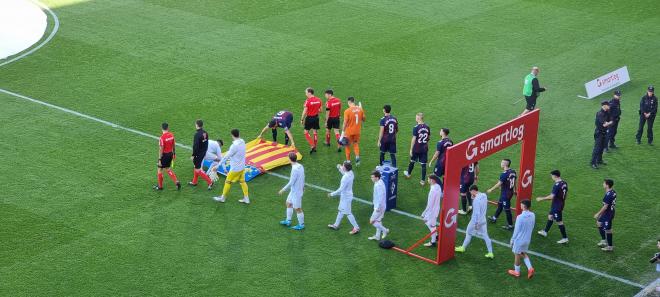 GEsto de Eibar y Elche en Ipurua.