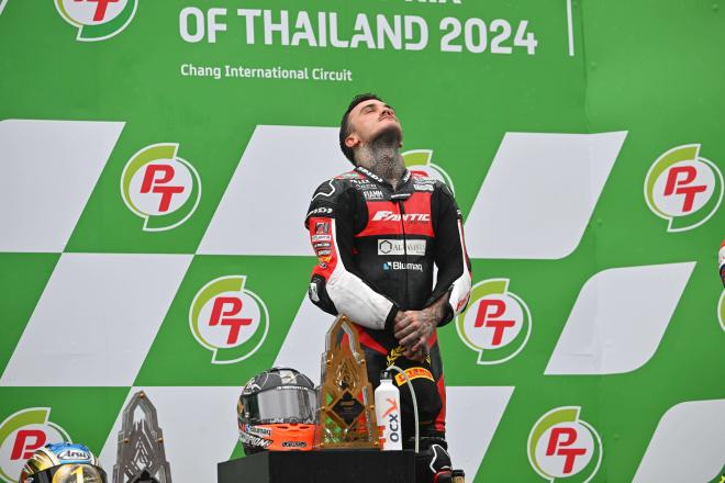 Arón Canet, tras su triunfo en el GP de Tailandia (Foto: Cordon Press).