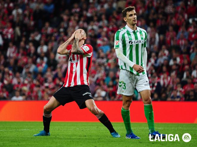 Oihan Sancet se lamenta tras fallar una ocasión en el Athletic - Betis (Foto: LALIGA).