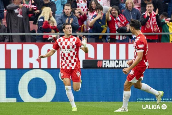 Arnau Martínez y Miguel Gutiérrez celebran un gol en el Girona-Leganés (Foto: LALIGA).