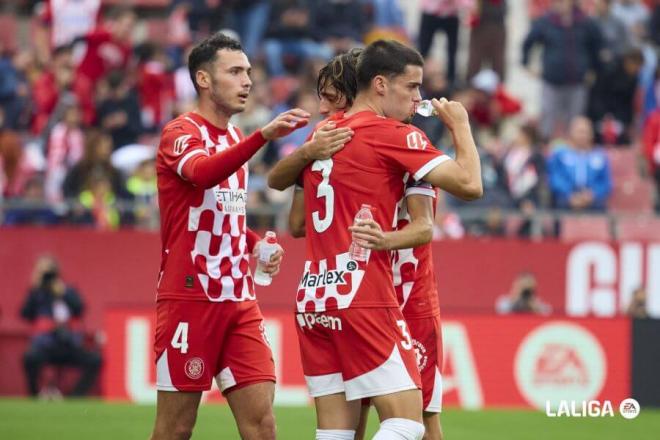 Arnau Martínez y Miguel Gutiérrez celebran un gol en el Girona-Leganés (Foto: LALIGA).