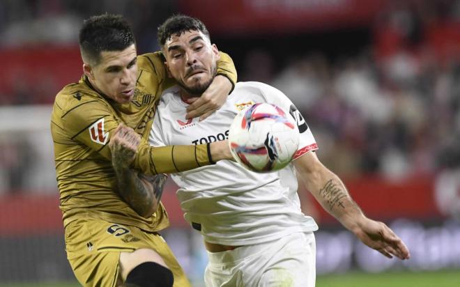 Igor Zubeldia en un lance del Sevilla-Real Sociedad (Foto: Kiko Hurtado).
