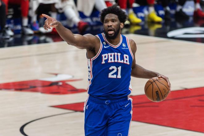 Joel Embiid, durante un partido de los Philadelphia 76ers (Foto: Cordon Press).